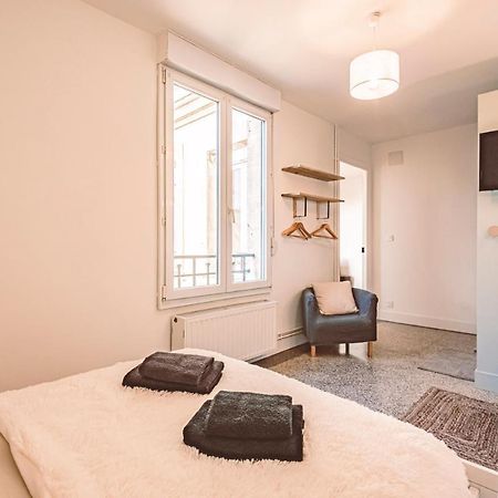 Charme De L'Ancien Pour Cet Appartement Entierement Renove Dans L'Hypercentre De Reims Exterior foto