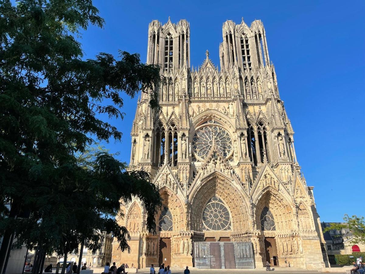 Charme De L'Ancien Pour Cet Appartement Entierement Renove Dans L'Hypercentre De Reims Exterior foto
