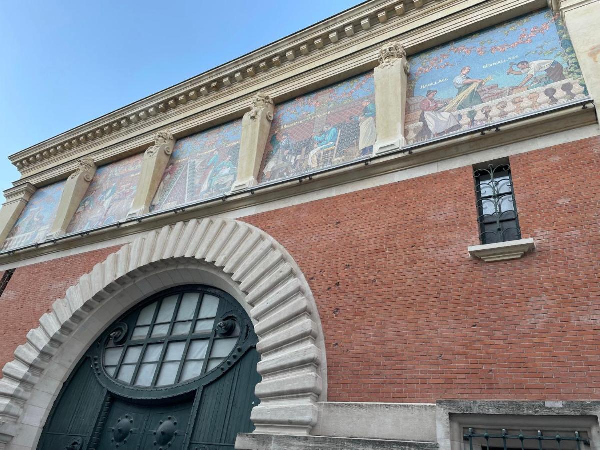 Charme De L'Ancien Pour Cet Appartement Entierement Renove Dans L'Hypercentre De Reims Exterior foto